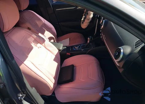 2019 Audi A3 40 Titanium Premium z USA, uszkodzony, nr VIN WAUAUGFF2KA097628